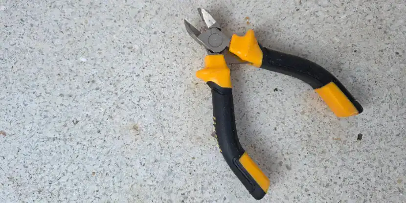 Diagonal-cutting pliers