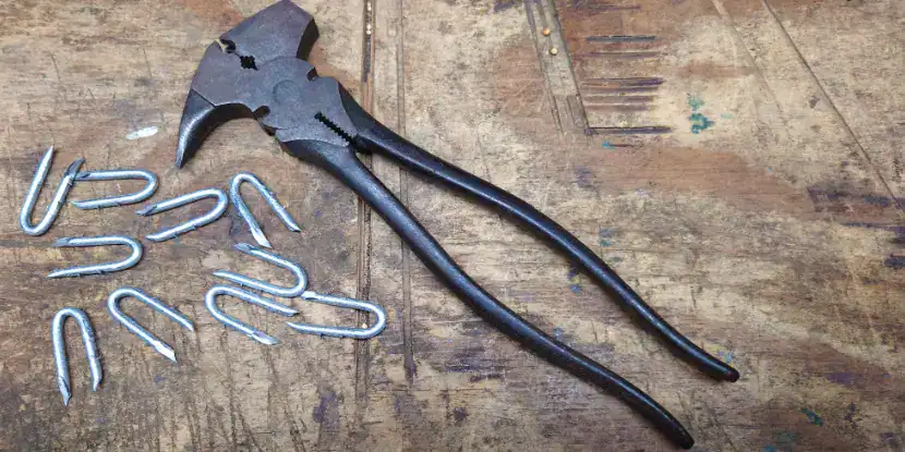 Fencing pliers