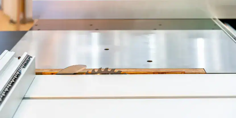 A barely exposed table saw blade